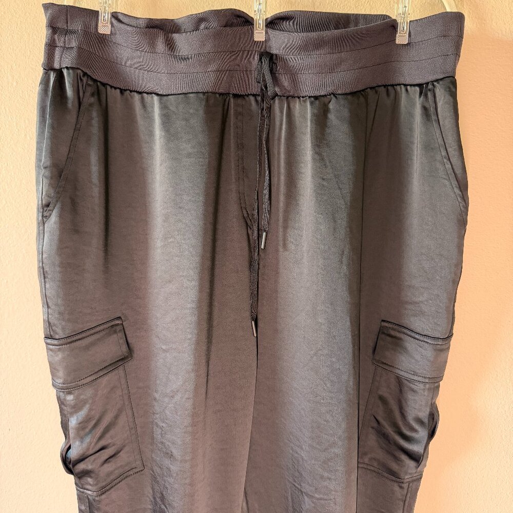 GSTQ Satin Cargo Jogger Pants Size L Black